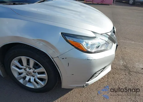 2017 Nissan Altima 2.5 S z USA, uszkodzony, nr VIN 1N4AL3AP7HC141673